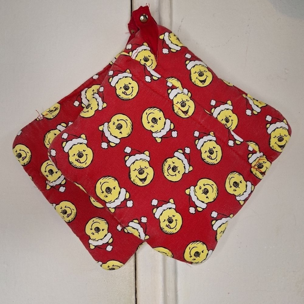 Christmas Winnie-the-Pooh oven mitt set Ambidextious style